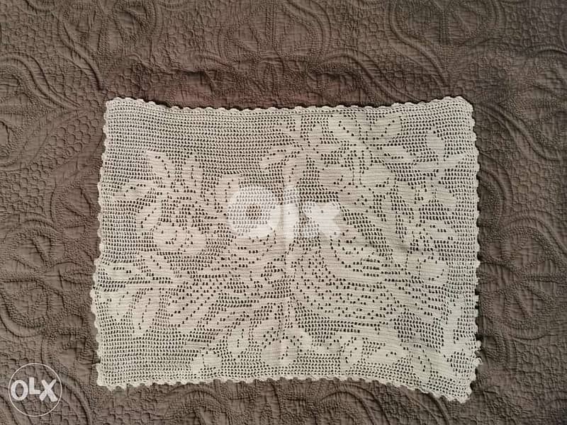 5 crochet table covers 1