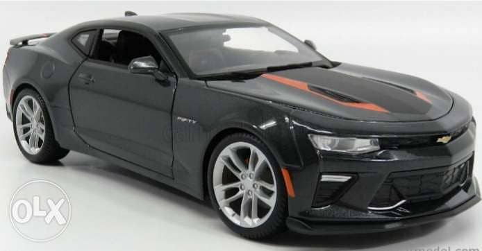 Camaro (17) 50 Anniversary diecast car model 1:18 3