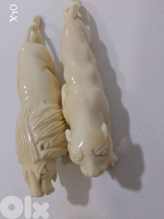 Perfect ORIGINAL decor statues ivorry 0