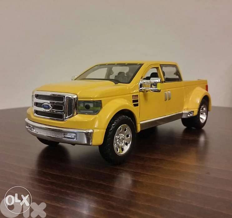 Ford F-350 Super Duty diecast car model 1:24. 0