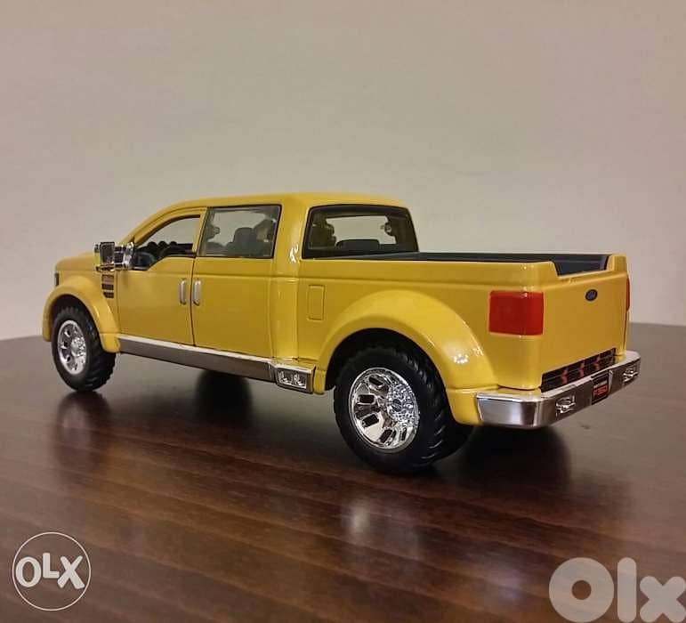 Ford F-350 Super Duty diecast car model 1:24. 3