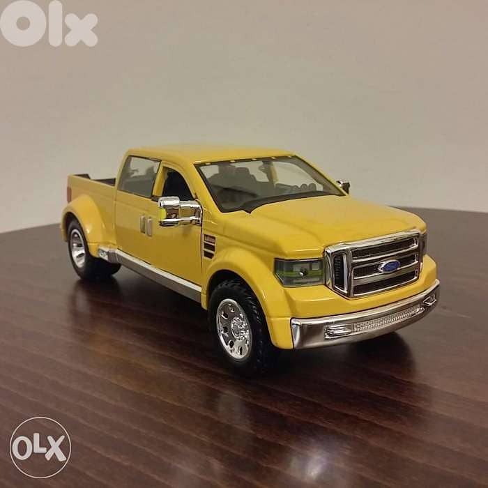 Ford F-350 Super Duty diecast car model 1:24. 4