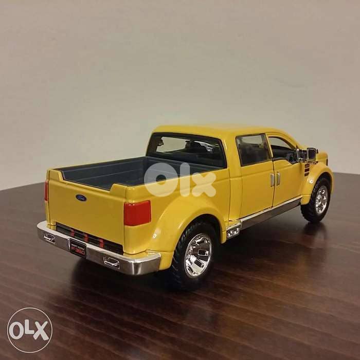 Ford F-350 Super Duty diecast car model 1:24. 5