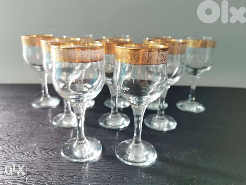 10 Gold rimmed wine glasses 0