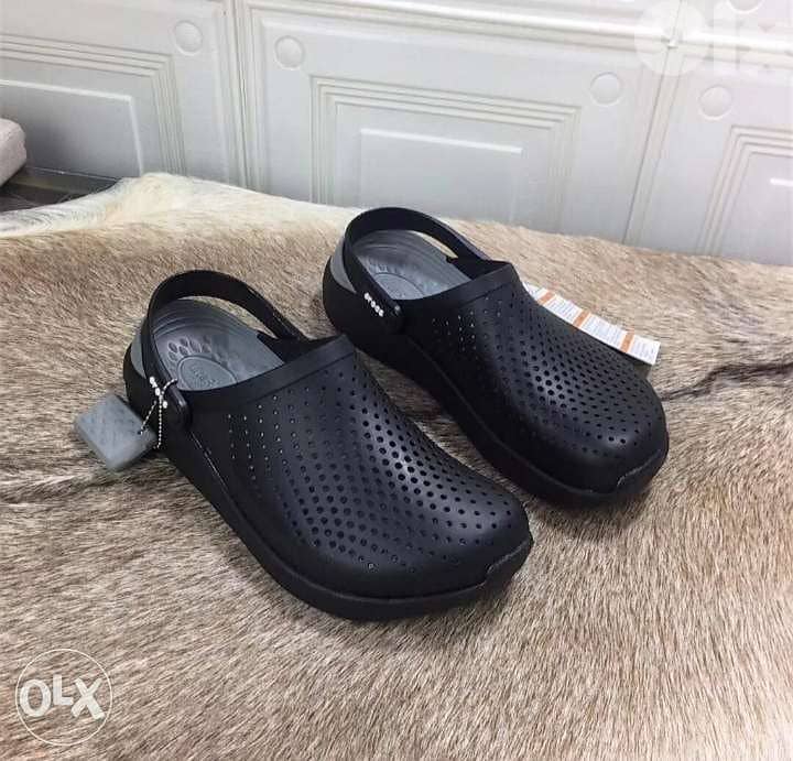 Unisex Black Crocs 0