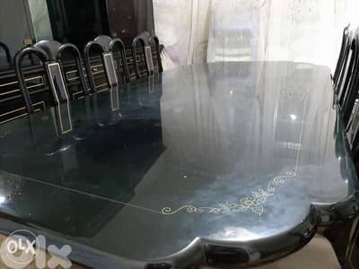 للبيع غرفة سفرة مع طاولة 8 كراسي خشب غالي. . . . . . .