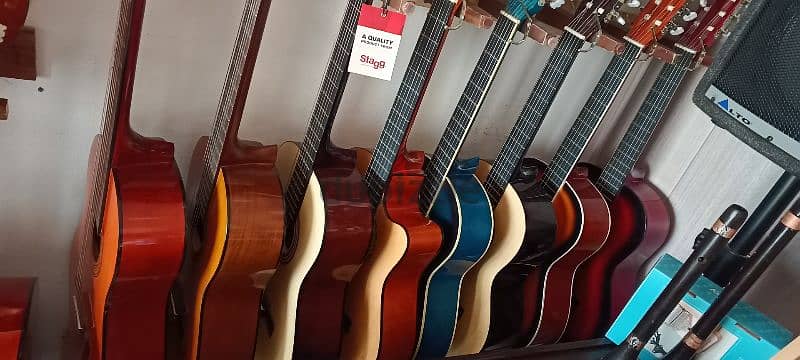 تشكيله مميزه من الغيتارات متوفر مستعمل وجديد 0