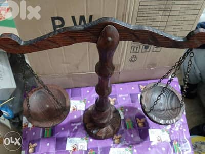 للبيع ميزان خشب اصلي من انكلترا. .