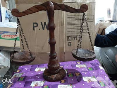 للبيع ميزان خشب اصلي من انكلترا. .