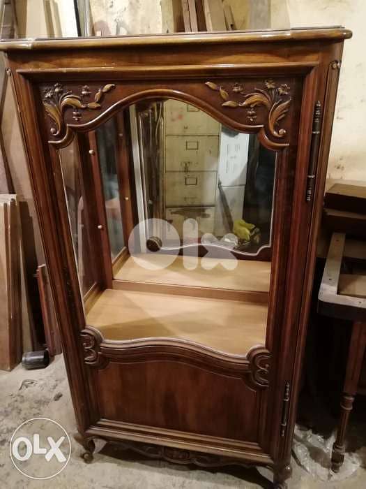 فيترين فرنساوي سفرة لويس الخامس عشر خشب جوز مميز للغاية اصلي قديم 1