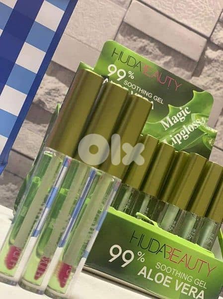 Lipgloss and lipsticks : online shop in Tripoli 1