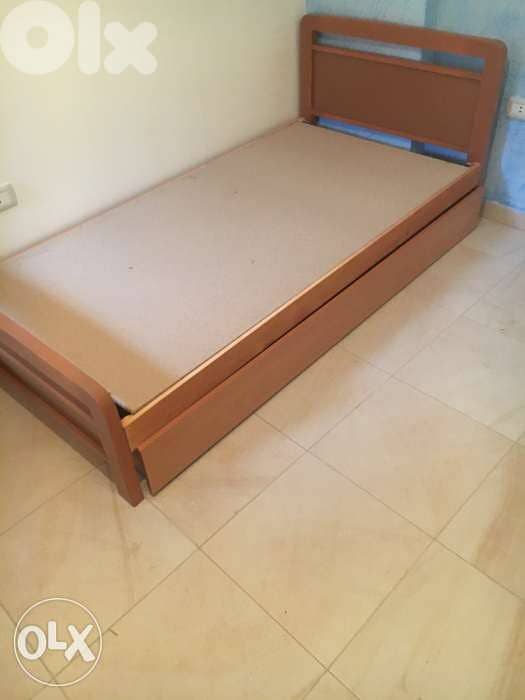 تخت مفرد مع جارور وفرشات 2