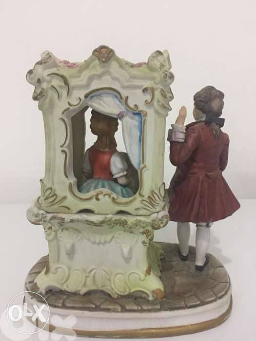 beautiful porcelaine statue depicting nobles 6