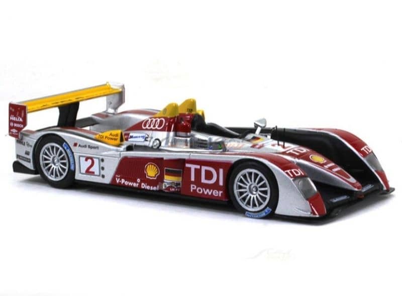 Audi R10 TDI diecast car model 1:43. 3