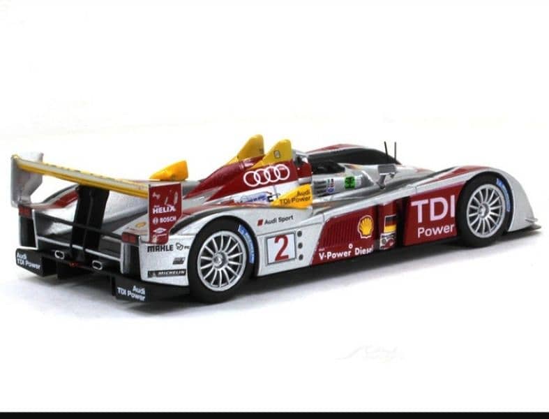 Audi R10 TDI diecast car model 1:43. 4