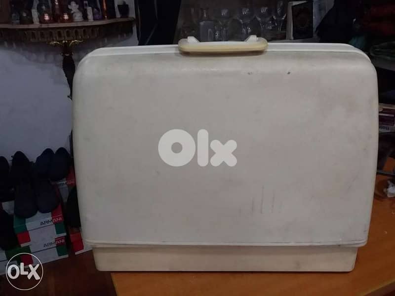 مكنة خياطة ايطالية 1