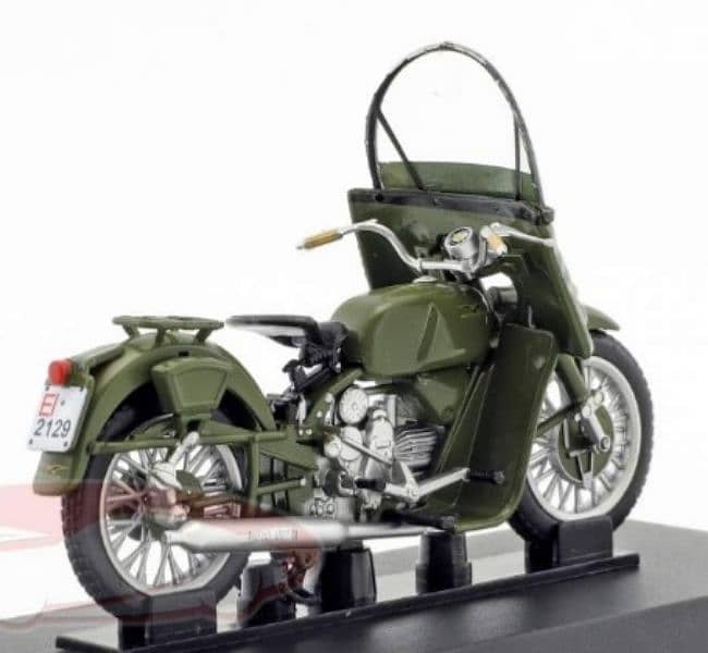 '67 Moto Guzzi Falcone 500 diecast motorcycle 1:24. 3