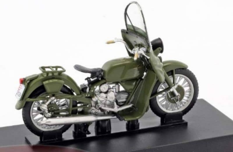 '67 Moto Guzzi Falcone 500 diecast motorcycle 1:24. 4