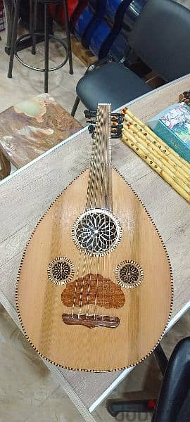 عود احتراف صناعه معملنا دوزان دو دو صوت مميز مع شنطه مبطنه 3