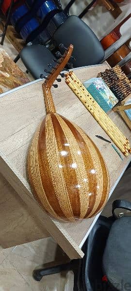 عود احتراف صناعه معملنا دوزان دو دو صوت مميز مع شنطه مبطنه 7