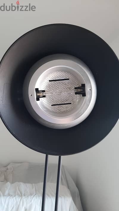 Spot+stand for sale (بداعي السفر)