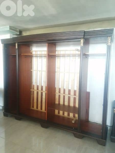 غرفة نوم خشب ملكية مستعملة بحالة جديدة 2