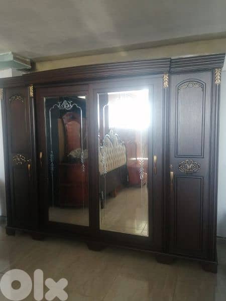 غرفة نوم خشب ملكية مستعملة بحالة جديدة 5