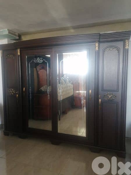 غرفة نوم خشب ملكية مستعملة بحالة جديدة 6