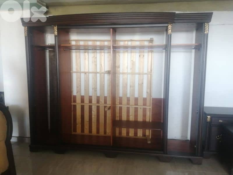 غرفة نوم خشب ملكية مستعملة بحالة جديدة 7