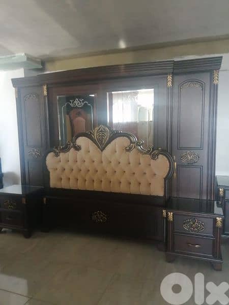 غرفة نوم خشب ملكية مستعملة بحالة جديدة 8