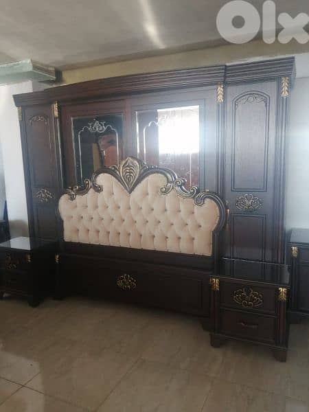 غرفة نوم خشب ملكية مستعملة بحالة جديدة 9