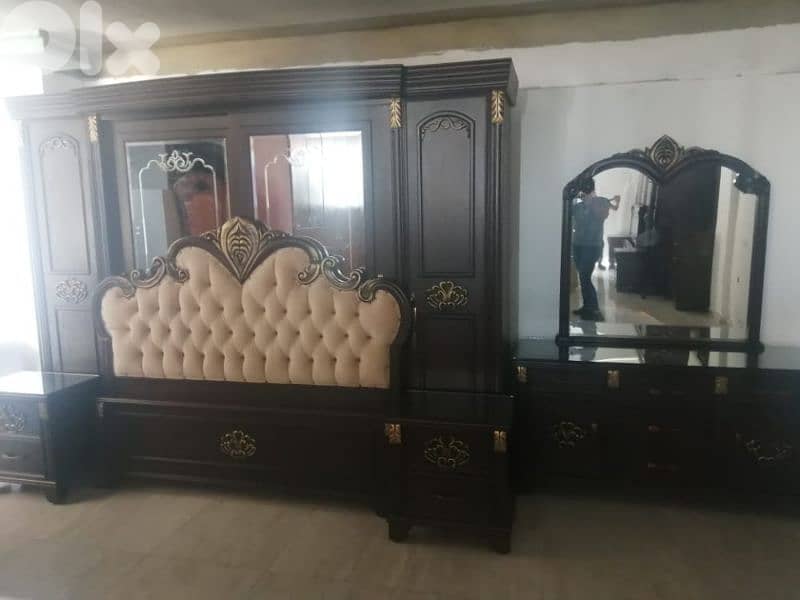 غرفة نوم خشب ملكية مستعملة بحالة جديدة 10