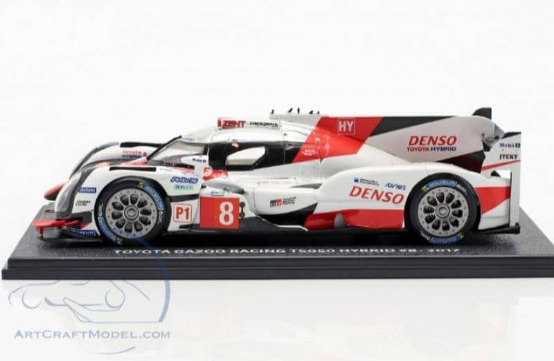 Toyota TS050 Hybrid diecast car model 1:43. 1