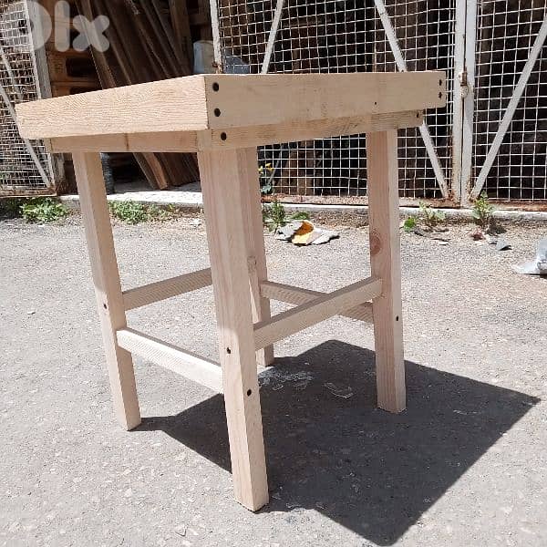 wood table with tile top طاولة خشب مع وجه بلاط 4