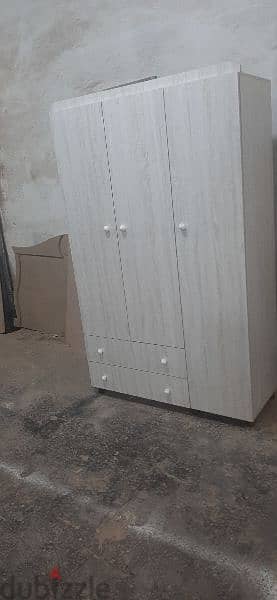 خزانة ثلاث درف