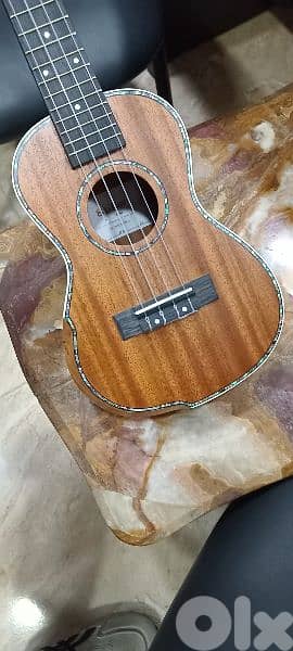 ukulele 0