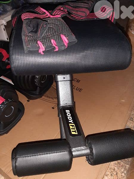 Heavy-duty Bench + pair Adjustable Dumbbells + Gym Gloves 4