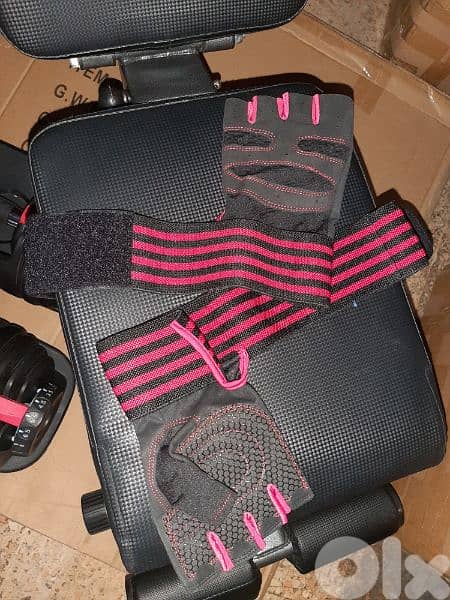 Heavy-duty Bench + pair Adjustable Dumbbells + Gym Gloves 5
