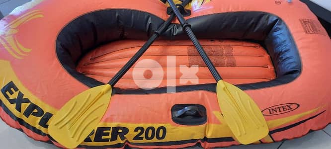 Boat, very good quality intex 3 places