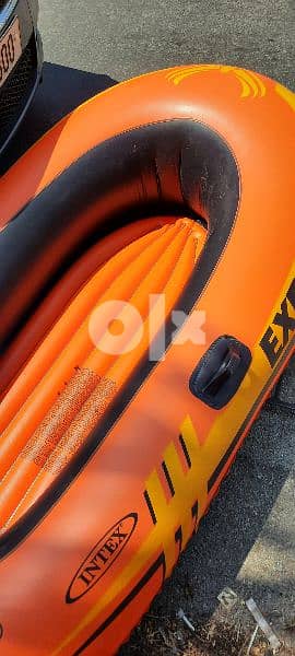 Boat, very good quality intex 3 places 1