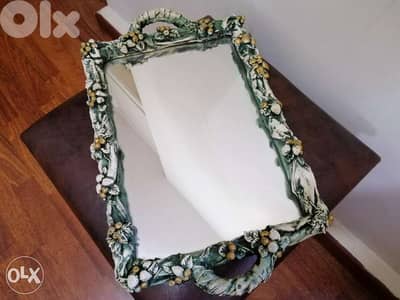 Tray with mirror