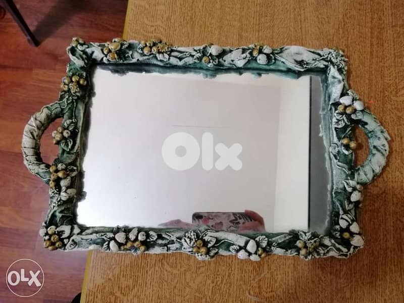 Tray with mirror 1