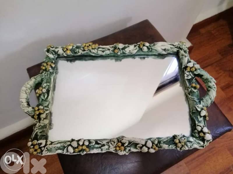 Tray with mirror 4