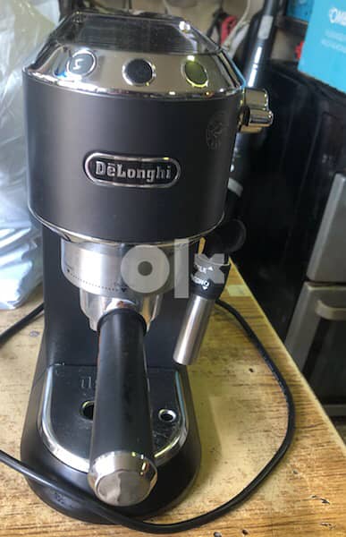 Delonghi Dedica Style Coffee Machine 0