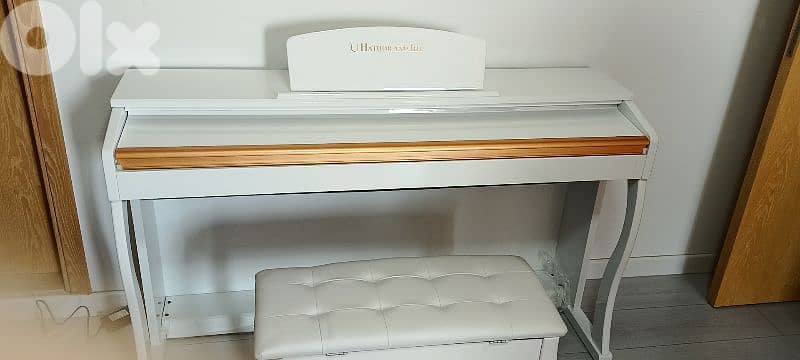 one week offer piano white glossy new in box with chair free 1
