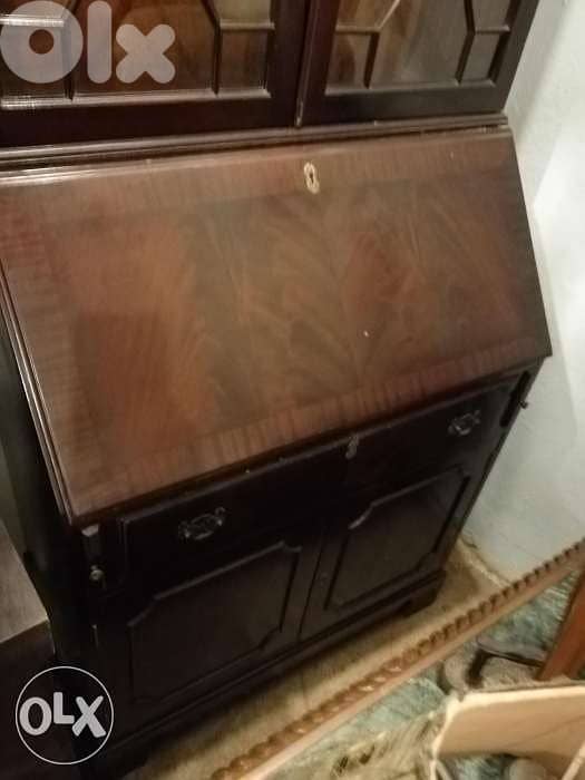 مكتبة او فيترين انجليزية الانتيك القديم خشب جوز صافي بداخلها سكرتير 1