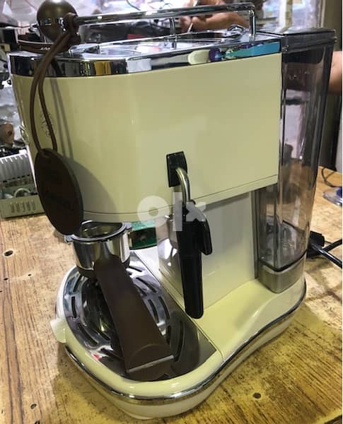 - Delonghi Icona Vintage Coffee Machine 4