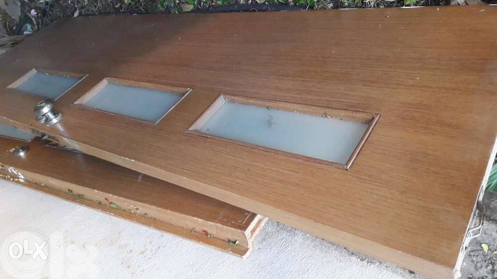 باب سحاب خشب وزجاج درفتين مع مسكاته 1