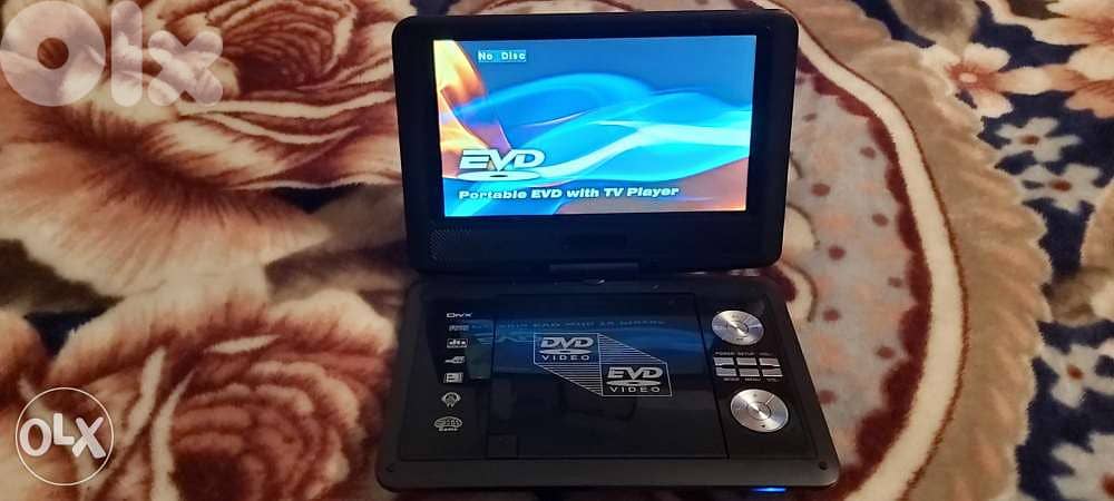 DVD portable 9 inch 25$ 0