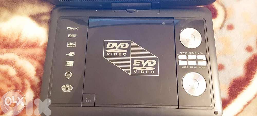DVD portable 9 inch 25$ 1